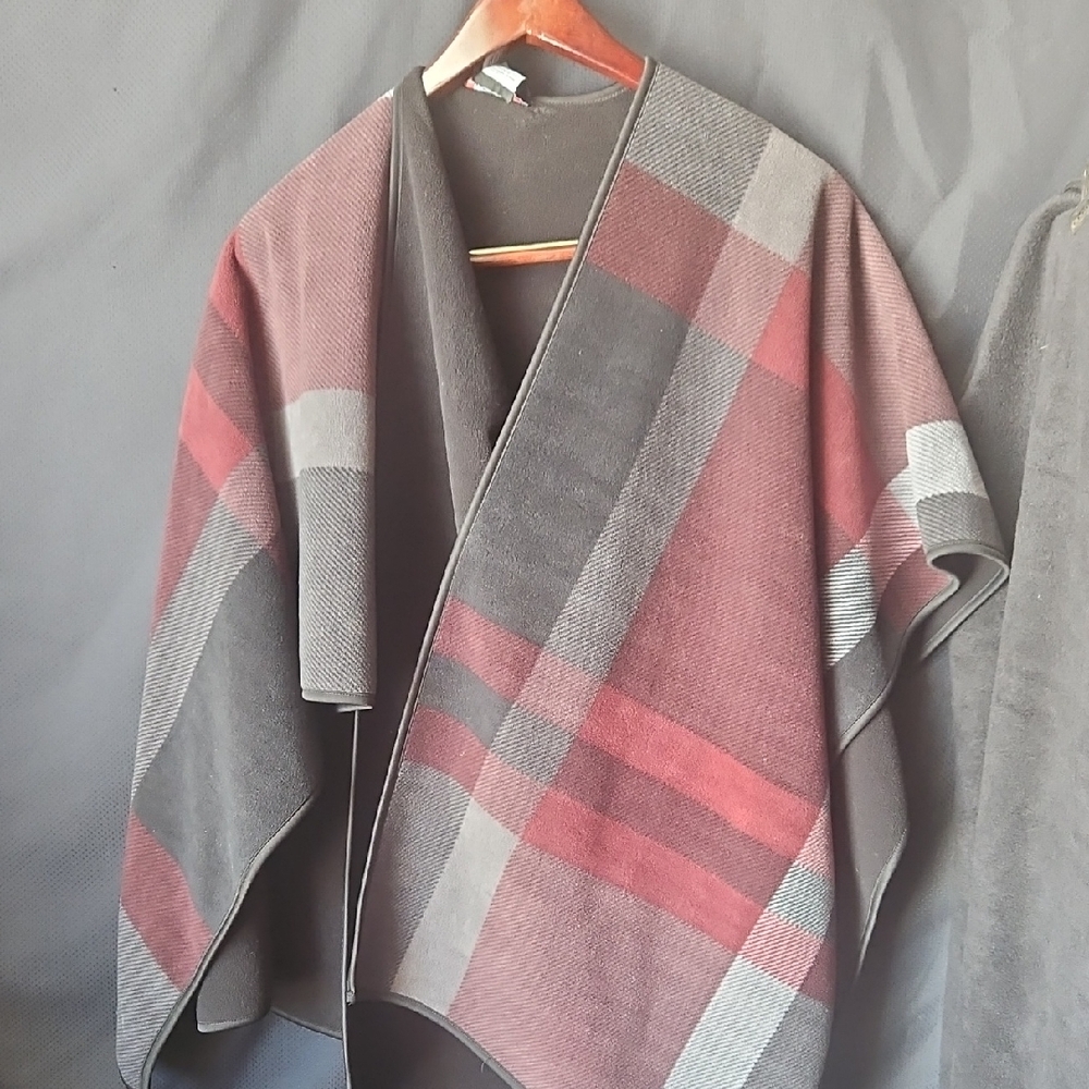 Ike Behar Black Rauna Wrap. Red,black‎ Gray Stripes